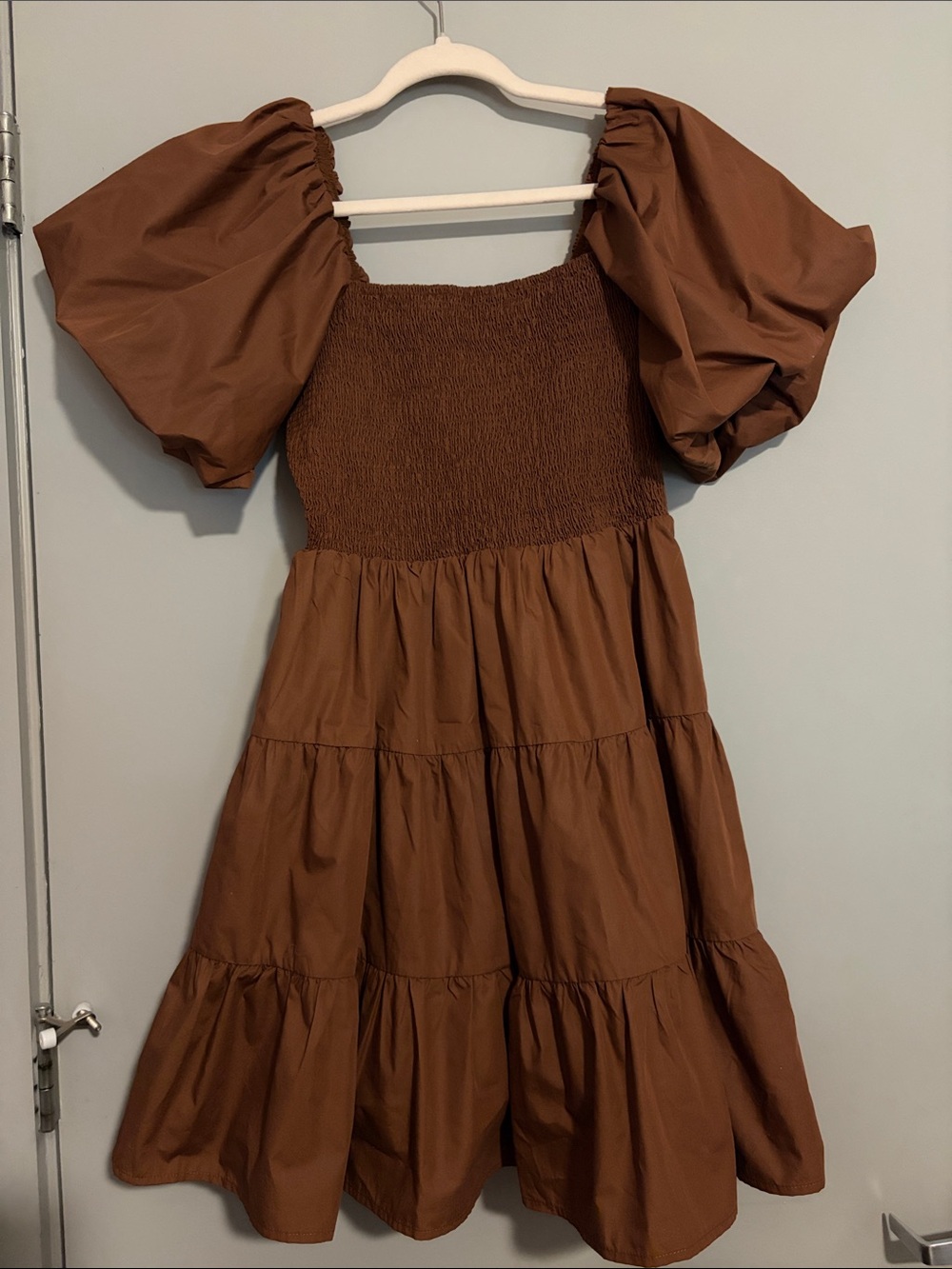 entro Brown Puff-Sleeve Tiered Midi Dress